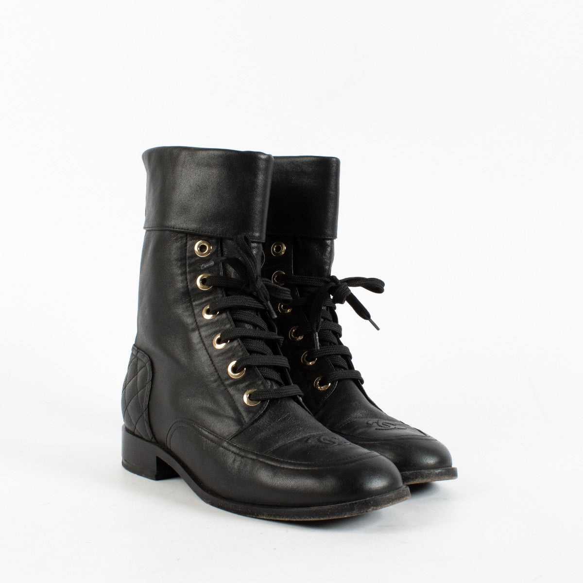Shop safe online at Labellov in Antwerp, Brussels and Knokke these 100% authentic second hand Chanel Black Motorcycle Boots - Size 37,5