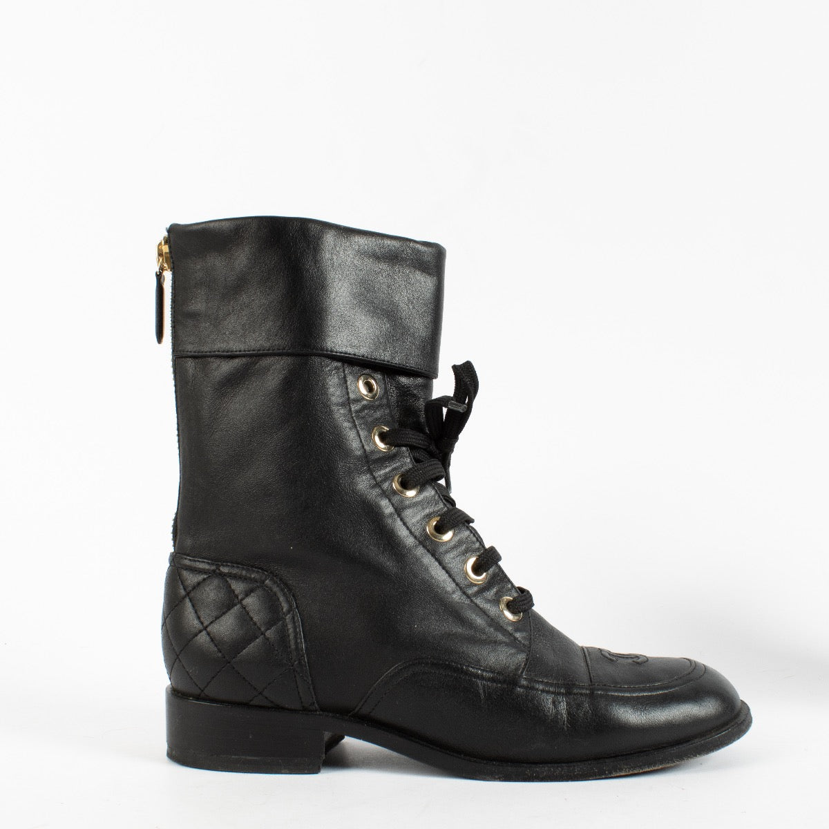 Shop safe online at Labellov in Antwerp, Brussels and Knokke these 100% authentic second hand Chanel Black Motorcycle Boots - Size 37,5