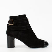 Shop safe online at Labellov in Antwerp, Brussels and Knokke these 100% authentic second hand Chanel Black Suede Strappy Ankle Boots - size 38