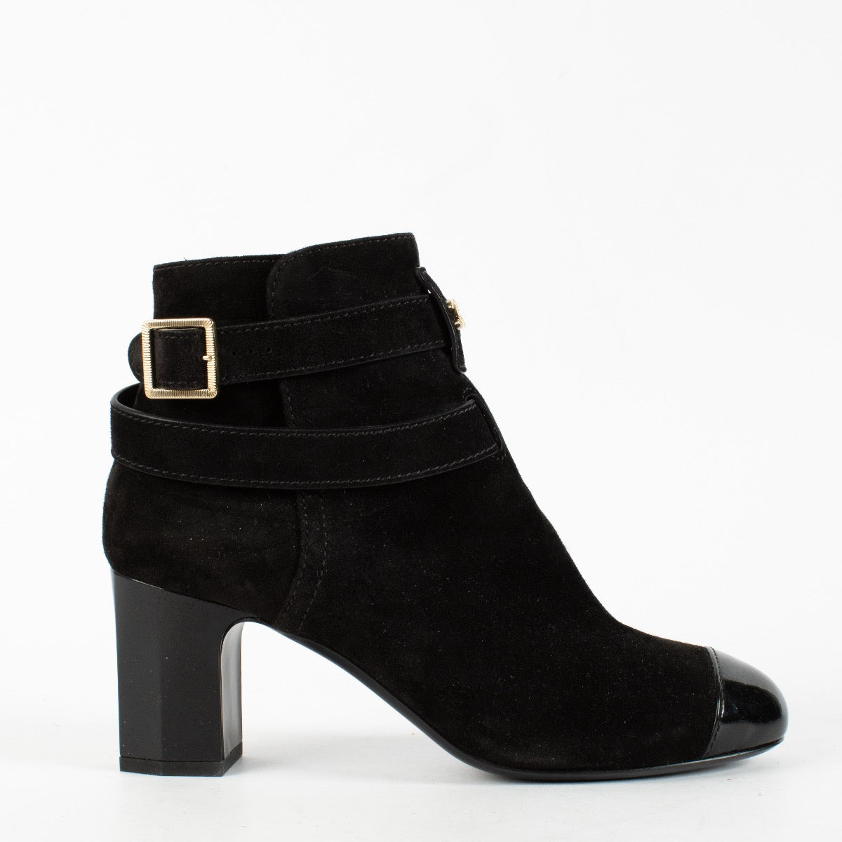 Shop safe online at Labellov in Antwerp, Brussels and Knokke these 100% authentic second hand Chanel Black Suede Strappy Ankle Boots - size 38