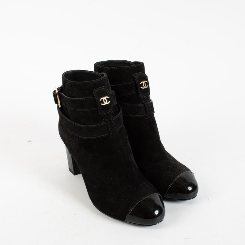 Shop safe online at Labellov in Antwerp, Brussels and Knokke these 100% authentic second hand Chanel Black Suede Strappy Ankle Boots - size 38