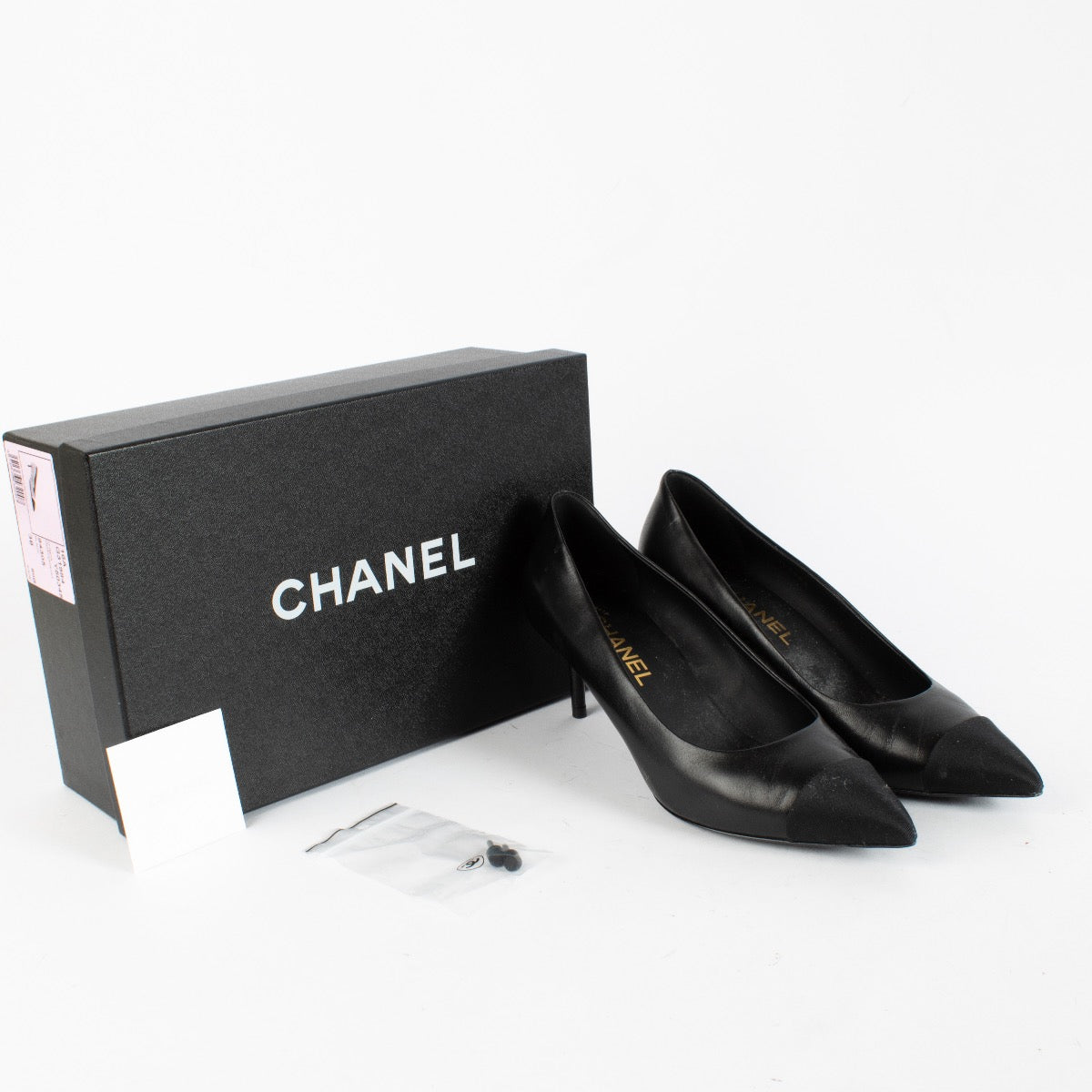 Shop safe online at Labellov in Antwerp, Brussels and Knokke these 100% authentic second hand Chanel Black Kitten Heels - Size 38