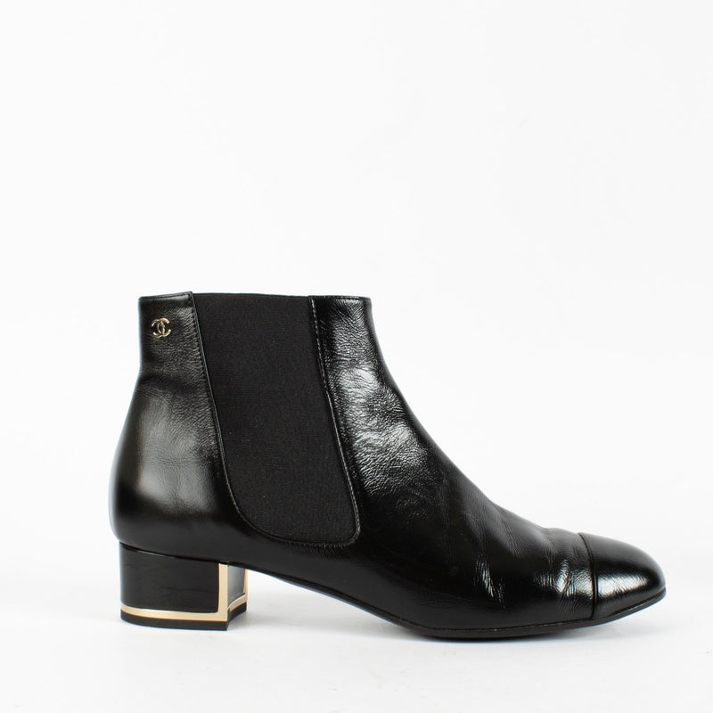 Shop safe online at Labellov in Antwerp, Brussels and KNokke these 100% authentic second hand Chanel Black Shiny Metal Heel Boots - size 38,5