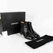Shop safe online at Labellov in Antwerp, Brussels and KNokke these 100% authentic second hand Chanel Black Shiny Metal Heel Boots - size 38,5
