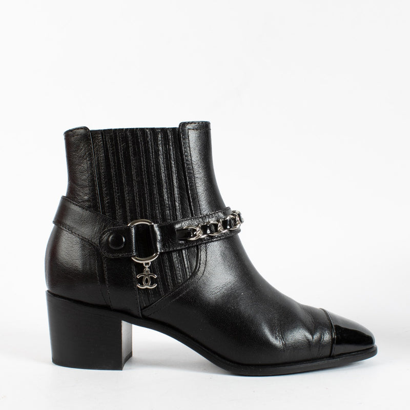 Shop safe online at Labellov in Antwerp, Brussels and Knokke these 100% authentic second hand Chanel Black Chain Cowboy Boots - Size 38