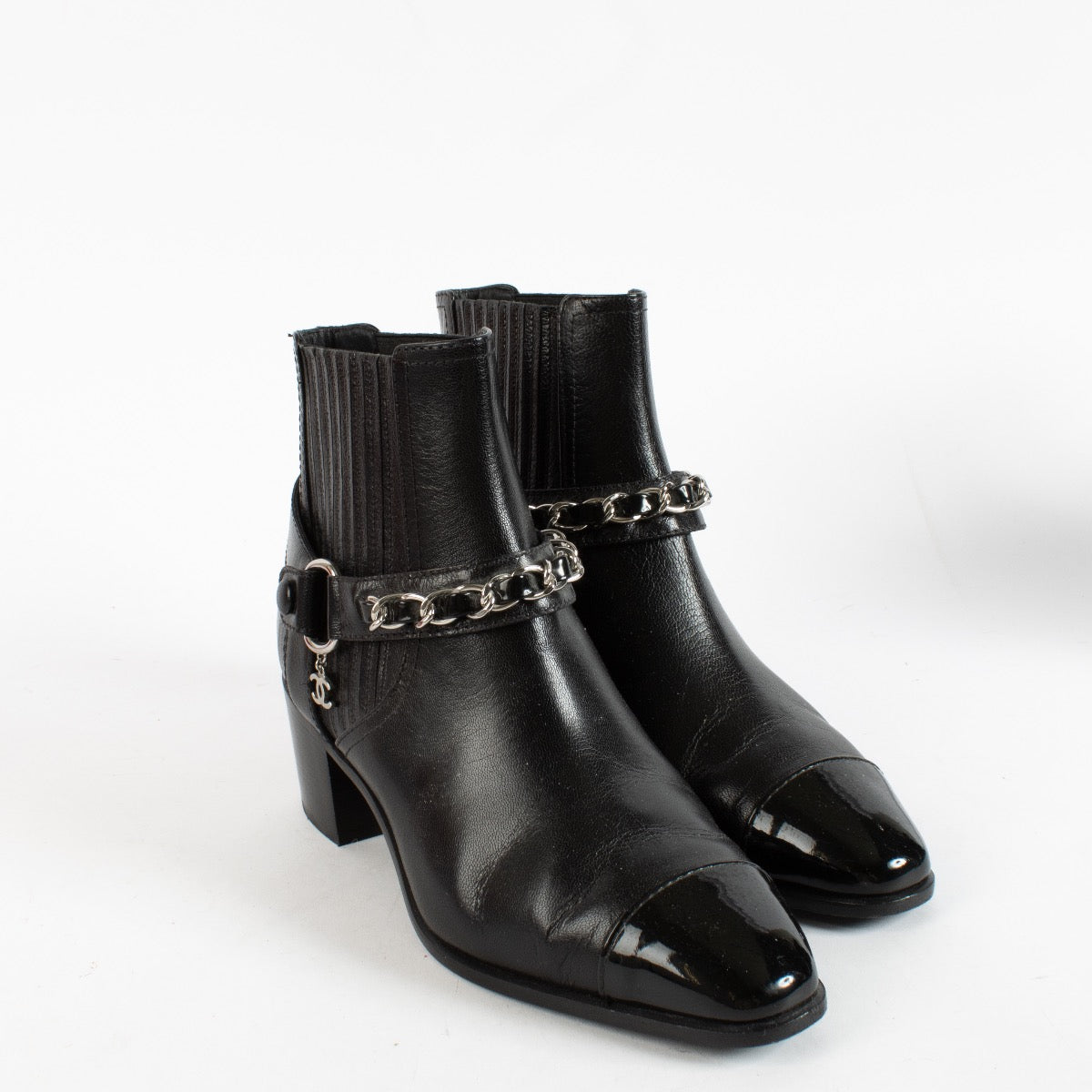 Shop safe online at Labellov in Antwerp, Brussels and Knokke these 100% authentic second hand Chanel Black Chain Cowboy Boots - Size 38