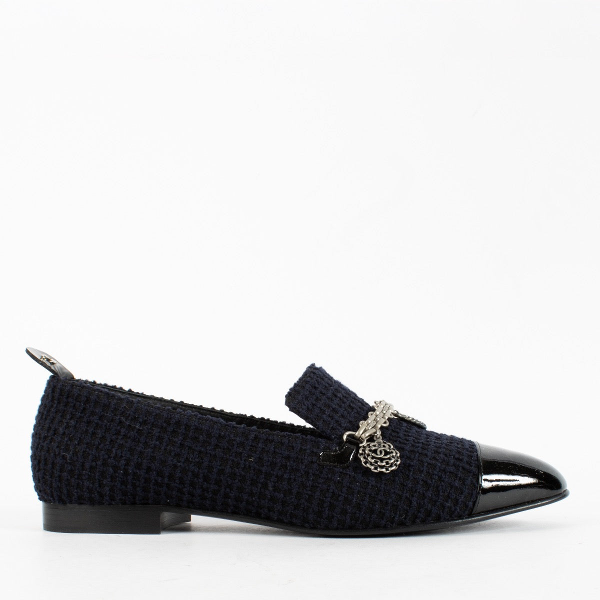 Shop safe online at Labellov in Antwerp, Brussels and Knokke these 100% authentic second hand Chanel Blue Tweed Charm Loafers - size 38,5