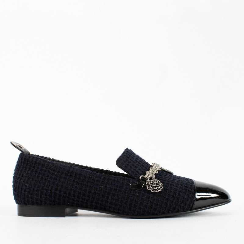 Shop safe online at Labellov in Antwerp, Brussels and Knokke these 100% authentic second hand Chanel Blue Tweed Charm Loafers - size 38,5