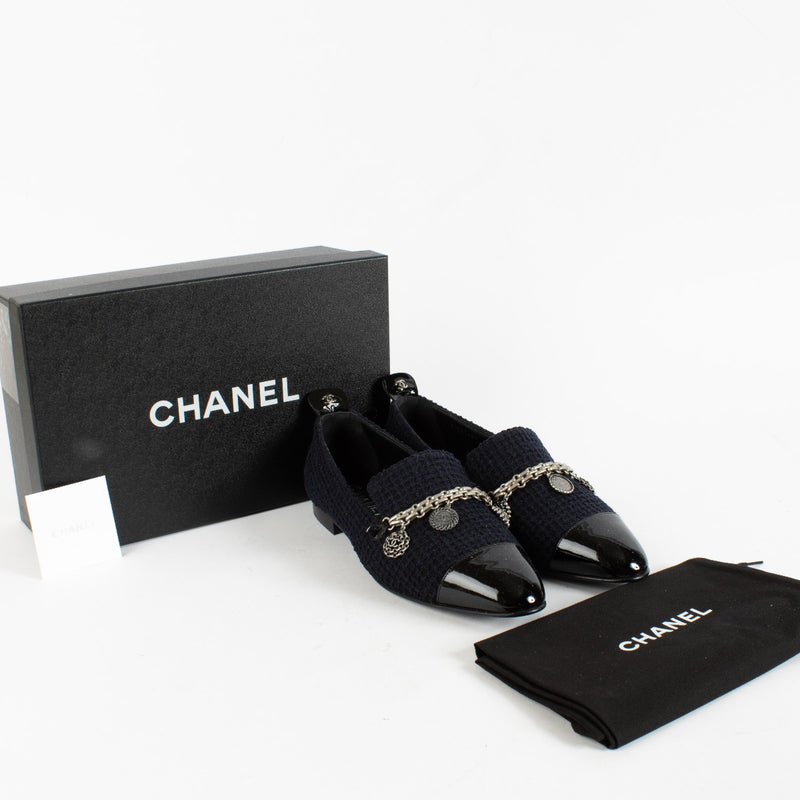 Shop safe online at Labellov in Antwerp, Brussels and Knokke these 100% authentic second hand Chanel Blue Tweed Charm Loafers - size 38,5