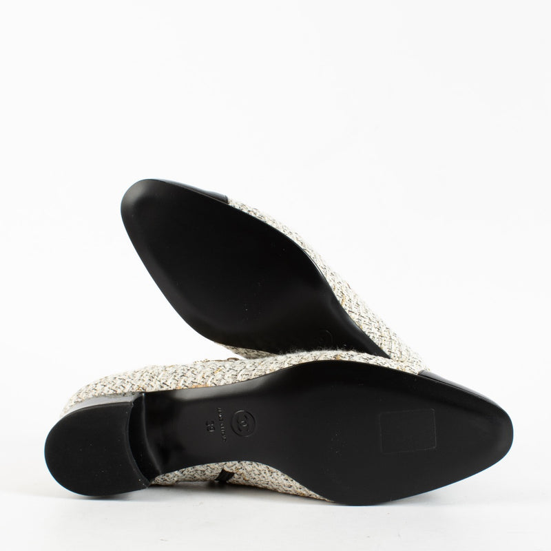 Shop safe online at Labellov in Antwerp, Brussels and Knokke these 100% authentic second hand Chanel White Tweed Charm Heeled Loafers - size 39