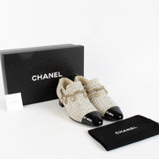 Shop safe online at Labellov in Antwerp, Brussels and Knokke these 100% authentic second hand Chanel White Tweed Charm Heeled Loafers - size 39