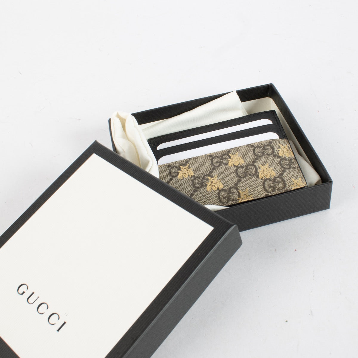 Authentic Preloved Gucci GG Supreme Bee Card Holder on labellov.com