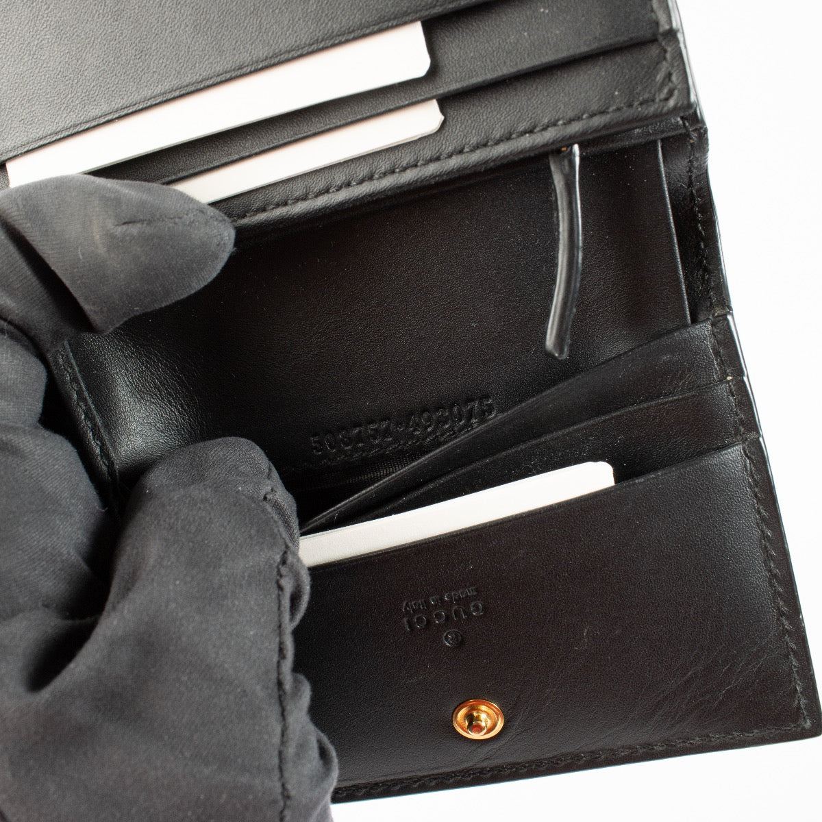 Authentic Preloved Gucci GG Supreme Bee Wallet on Labellov.com