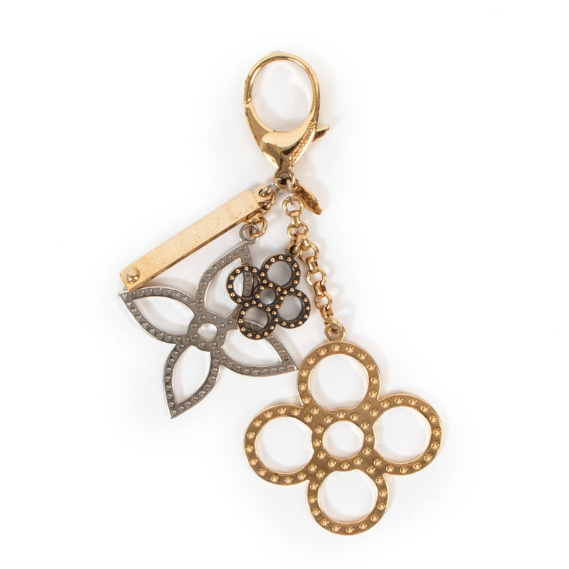 Buy a second-hand authentic Louis Vuitton Gold Monogram Key Chain in good condition at Labellov Antwerp.