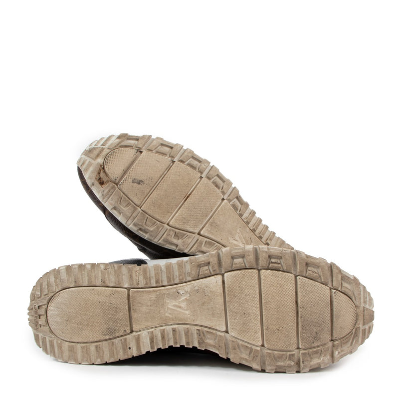 Louis Vuitton Monogram Run Away Sneakers - Maat 43