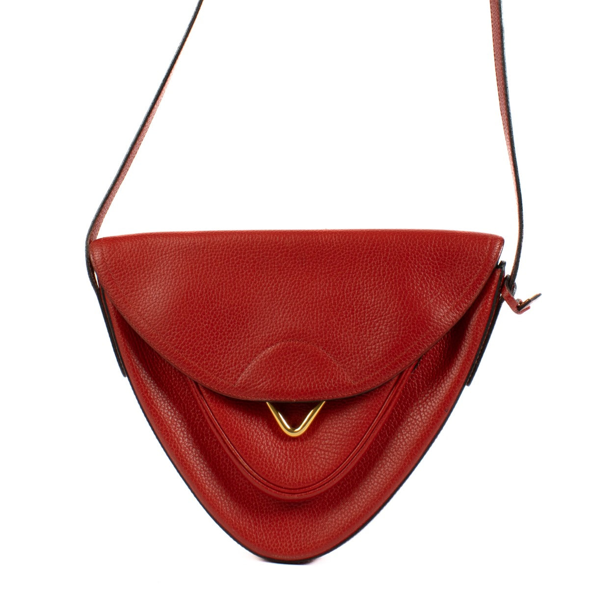 Shop safe online at Labellov in Antwerp, Brussels and Knokke this 100% authentic second hand Delvaux Red Grained Leather Triangle Crossbody Bag