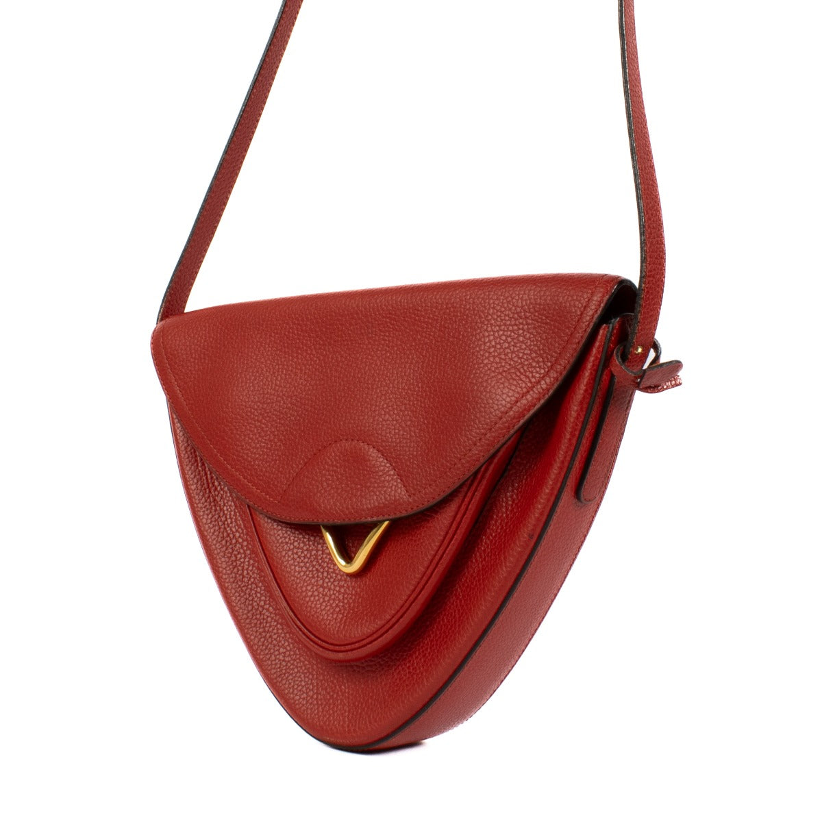 Shop safe online at Labellov in Antwerp, Brussels and Knokke this 100% authentic second hand Delvaux Red Grained Leather Triangle Crossbody Bag