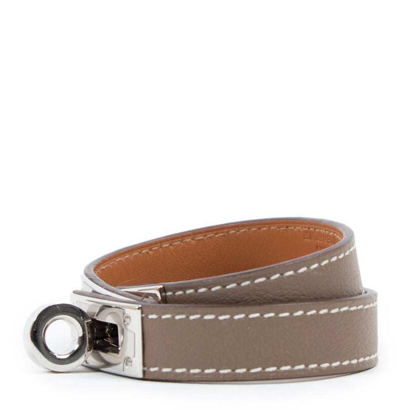 Buy an authentic second hand Hermès Kelly Double Tour Bracelet in very good condition at Labellov Antwerp.
