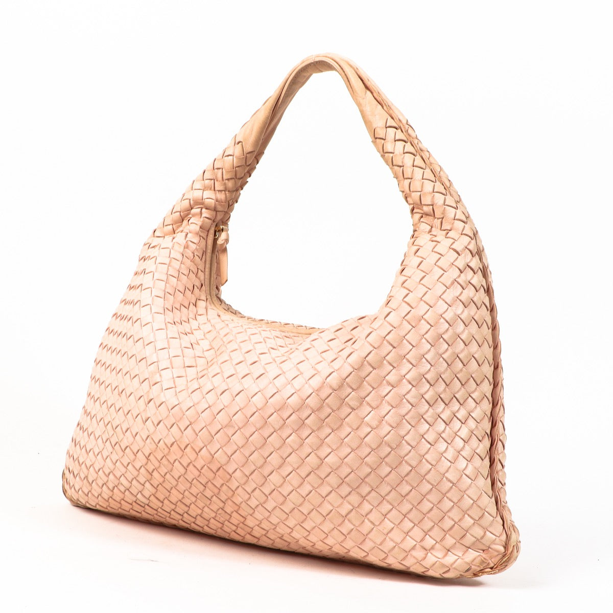 Shop safe online at Labellov in Antwerp this 100% authentic second hand Bottega Veneta Nude Woven Leather Shoulder Bag