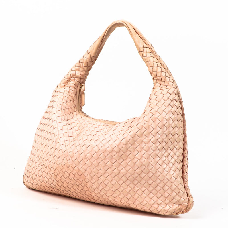 Shop safe online at Labellov in Antwerp this 100% authentic second hand Bottega Veneta Nude Woven Leather Shoulder Bag