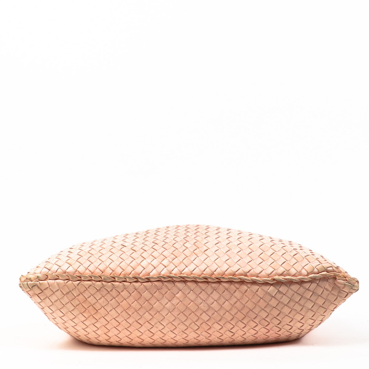 Shop safe online at Labellov in Antwerp this 100% authentic second hand Bottega Veneta Nude Woven Leather Shoulder Bag