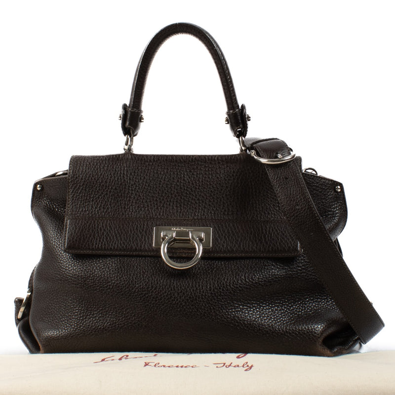 Salvatore Ferragamo Brown Leather Sofia Bag for the best price at Labellov secondhand luxury in Antwerp and Knokke. We buy and sell your preloved designer bags.