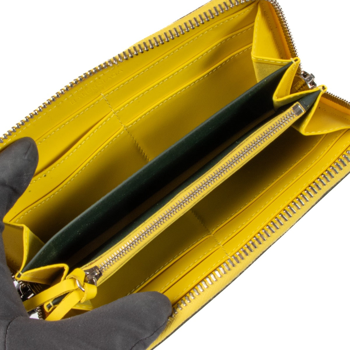 Shop safe online at Labellov in Antwerp, Brussels and Knokke this 100% authentic consecrated dhnad Balenciaga Dark Green Long Papier Wallet