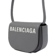 Shop safe online at Labellov in Antwerp, Brussels and Knokke this 100% authentic second hand Balenciaga Grey Logo Ville Day Crossbody. Veilig online tweedehands authentieke Balenciaga Grey Logo Ville Day handtas kopen bij Labellov.