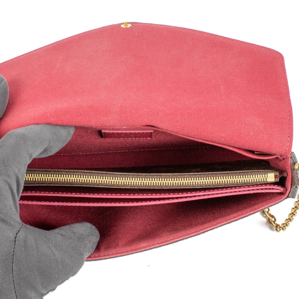Shop safe online at Labellov in Antwerp and Knokke this 100% authentic second hand Louis Vuitton Monogram Pochette Félicie Bag