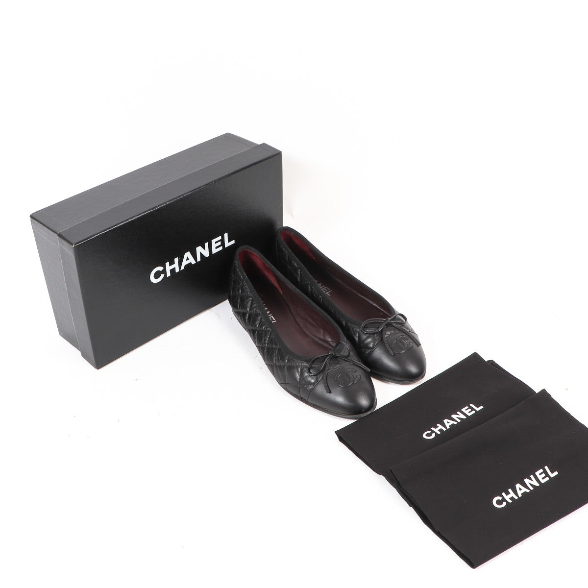 Shop safe online at Labellov in Antwerp this 100% authentic second hand Chanel Black Quilted Leather Flats - size 40