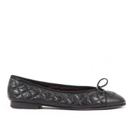 Shop safe online at Labellov in Antwerp this 100% authentic second hand Chanel Black Quilted Leather Flats - size 40