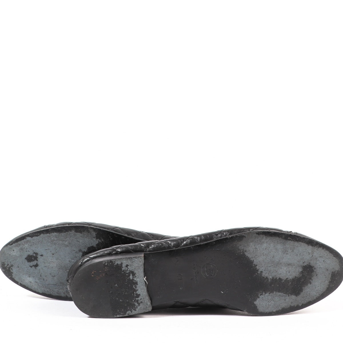 Shop safe online at Labellov in Antwerp this 100% authentic second hand Chanel Black Quilted Leather Flats - size 40
