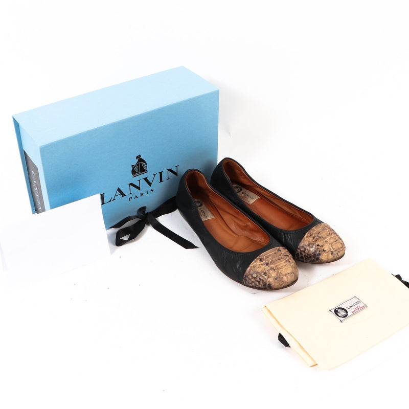 Shop safe online at Labellov in Antwerp this 100% authentic second hand Lanvin Black Calf Leather Ballerinas - size 40