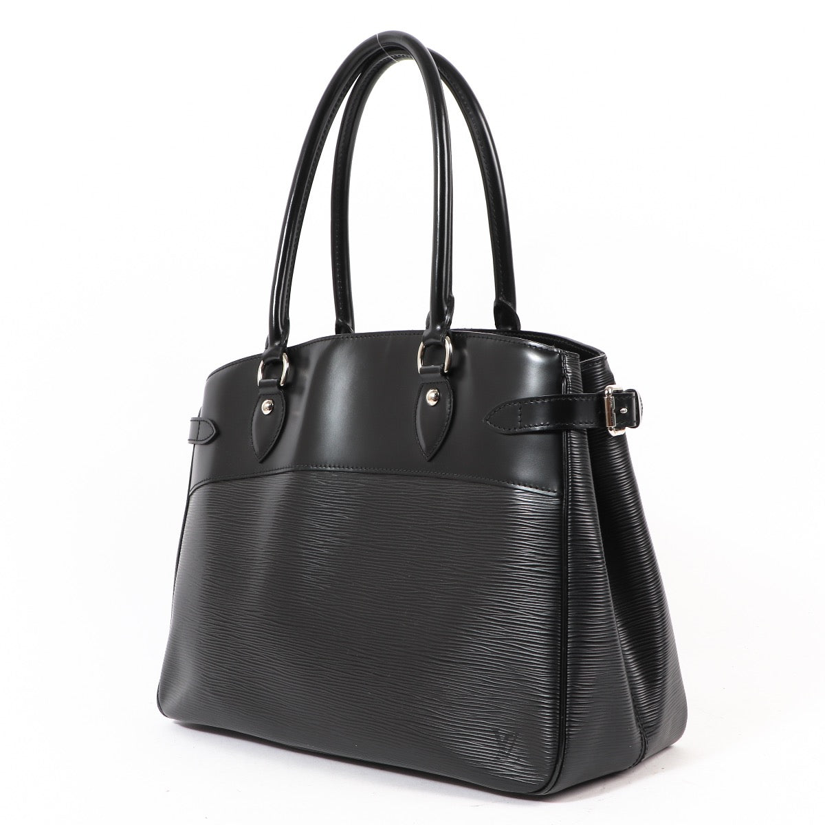 Shop safe online at Labellov in Antwerp this 100% authentic second hand Louis Vuitton Black Epi Leather Passy GM Shoulder Bag
