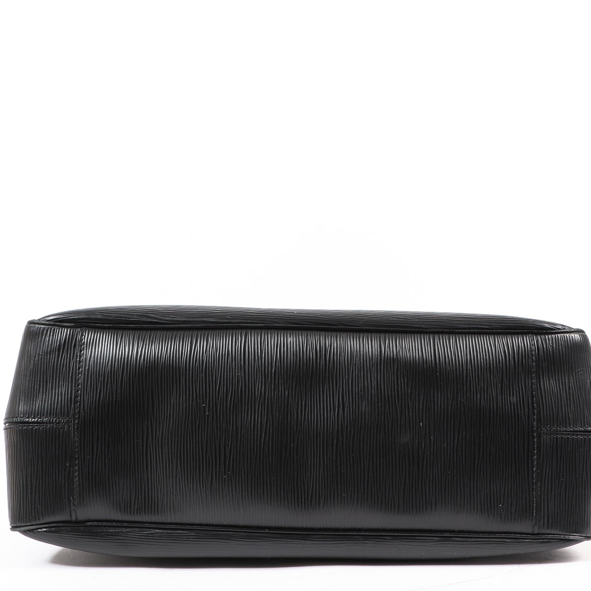 Shop safe online at Labellov in Antwerp this 100% authentic second hand Louis Vuitton Black Epi Leather Passy GM Shoulder Bag