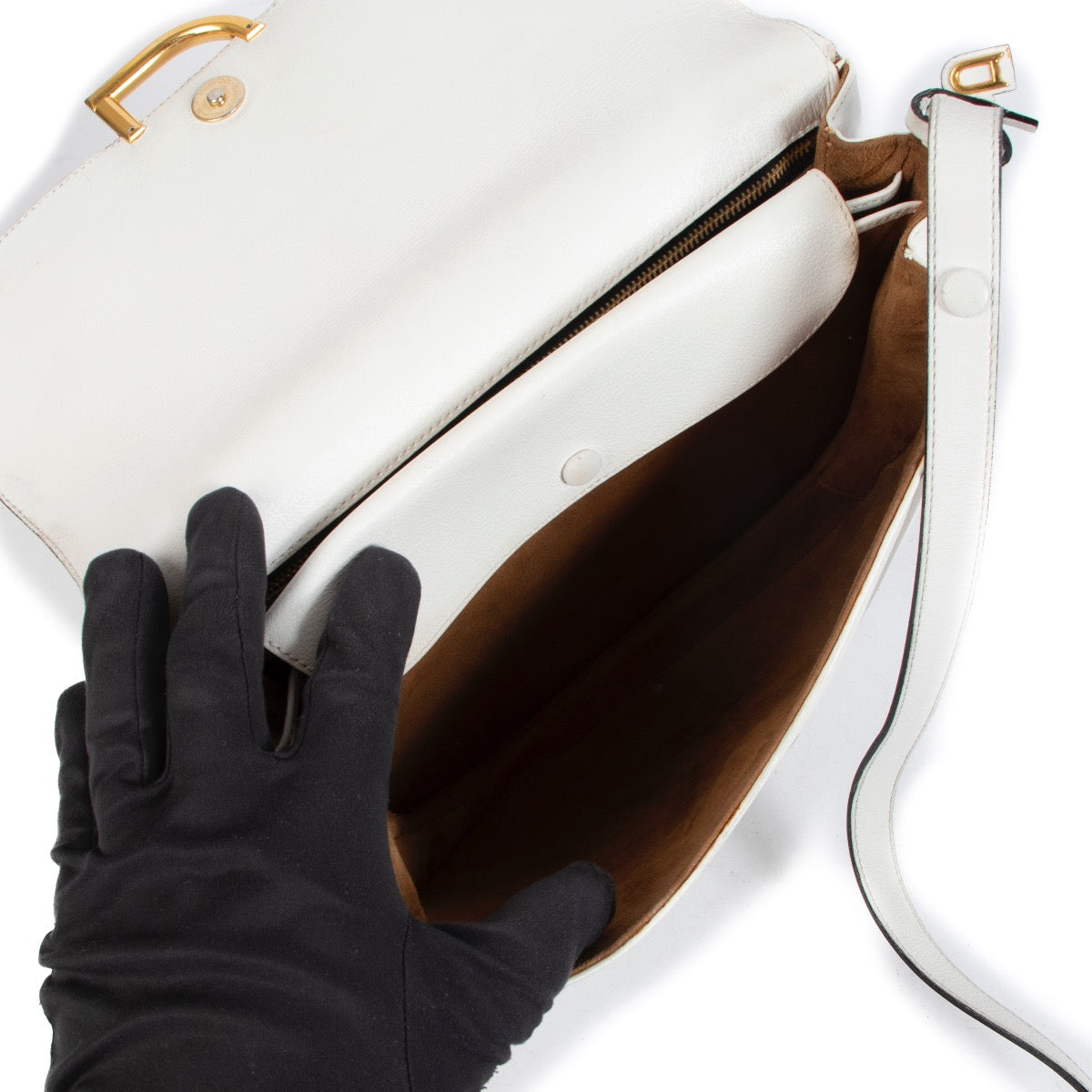 shop 100% authentic second hand Delvaux White Diligent Vintage Shoulder Bag on Labellov.com