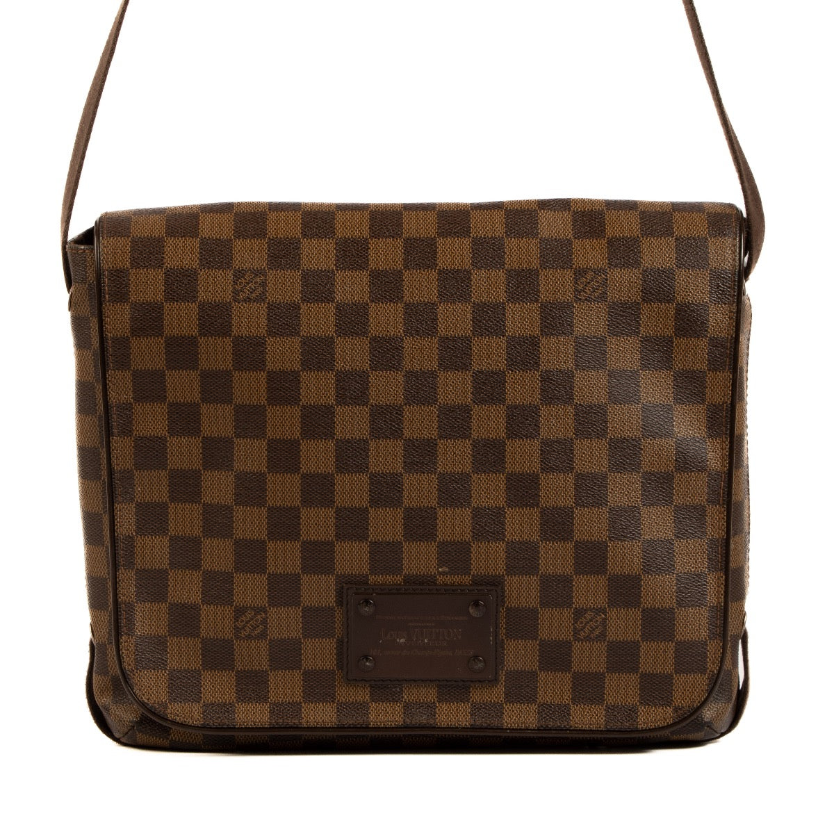 Shop safe online at Labellov in Antwerp, Brussels and Knokke this 100% authentic second hand Louis Vuitton Damier Ebene Brooklyn Messenger Crossbody