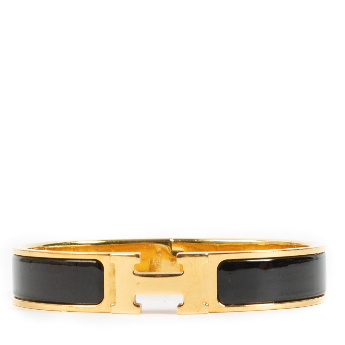 Sophisticated narrow enamel bracelet with a sleek finish, featuring a signature 'H' toggle clasp for a timeless look. Shop at Labellov.