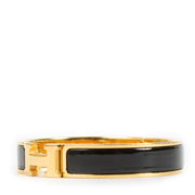 Sophisticated narrow enamel bracelet with a sleek finish, featuring a signature 'H' toggle clasp for a timeless look. Shop at Labellov.