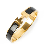 Sophisticated narrow enamel bracelet with a sleek finish, featuring a signature 'H' toggle clasp for a timeless look. Shop at Labellov.