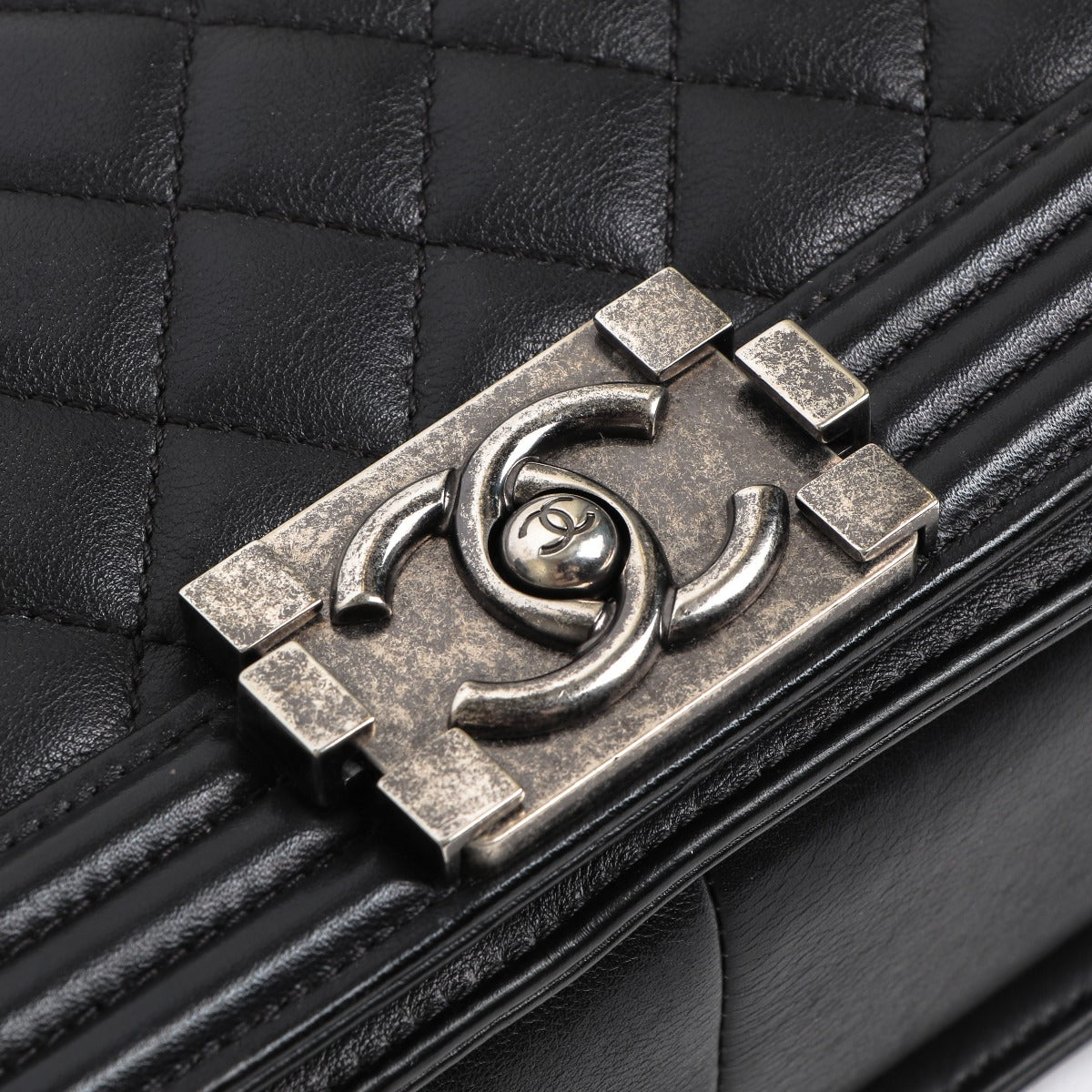 Chanel Zwart Kaviaar Medium Boy Bag