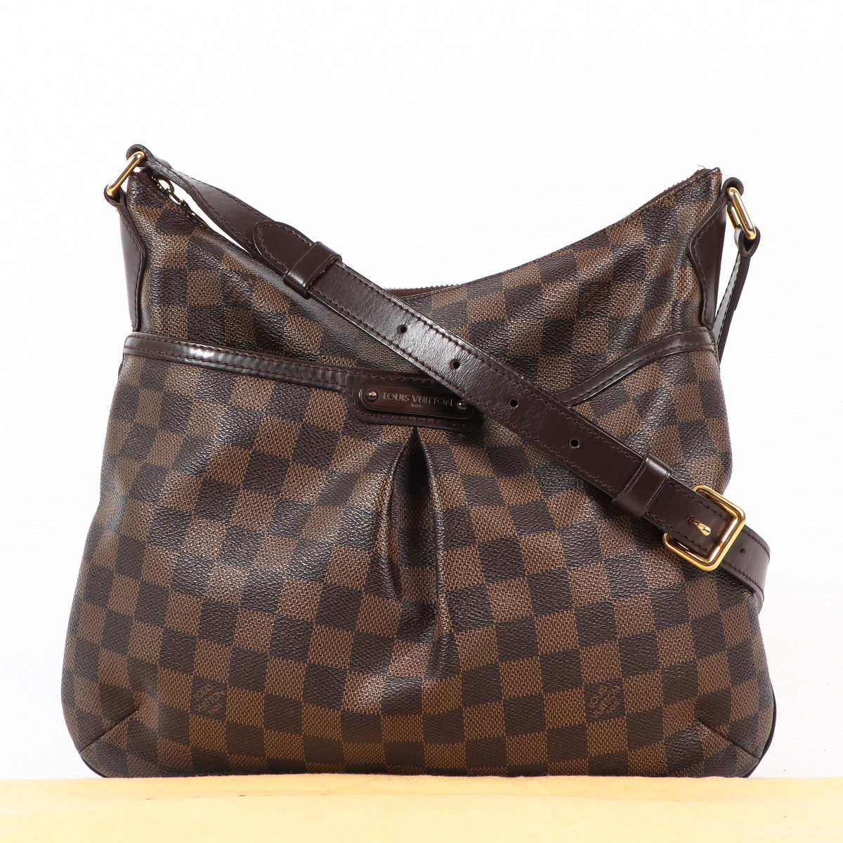 Buy online an authentic secondhand Louis Vuitton Bloomsbury PM Damier Ebene crossbody in very good condition at Labellov in Antwerp, Brussels, Knokke