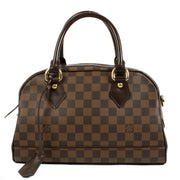 Louis Vuitton Damier Ebene Duomo Top Handle Bag aan de beste prijs bij Labellov tweedehands luxe in Antwerpen en Knokke. Wij kopen en verkopen aan de beste prijs.