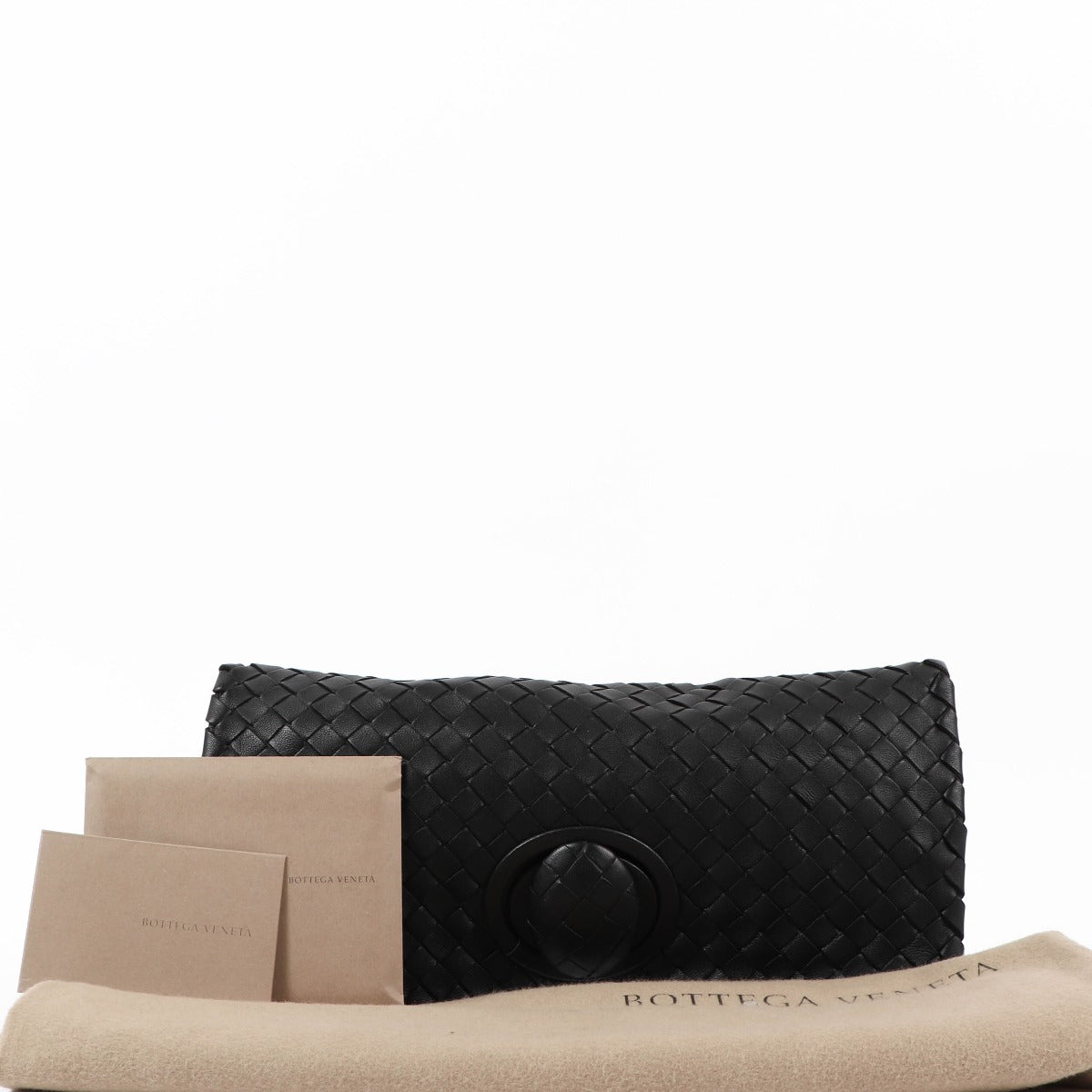 Buy a vintage second-hand Bottega Veneta Black Intrecciato Clutch in very good condition at Labellov in Antwerp.
