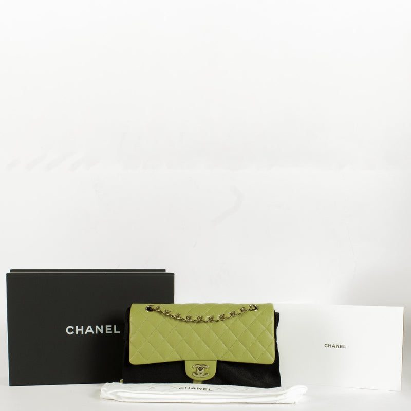 Chanel 22K Lichtgroene Kaviaar Medium Klassieke 11.12 Tas