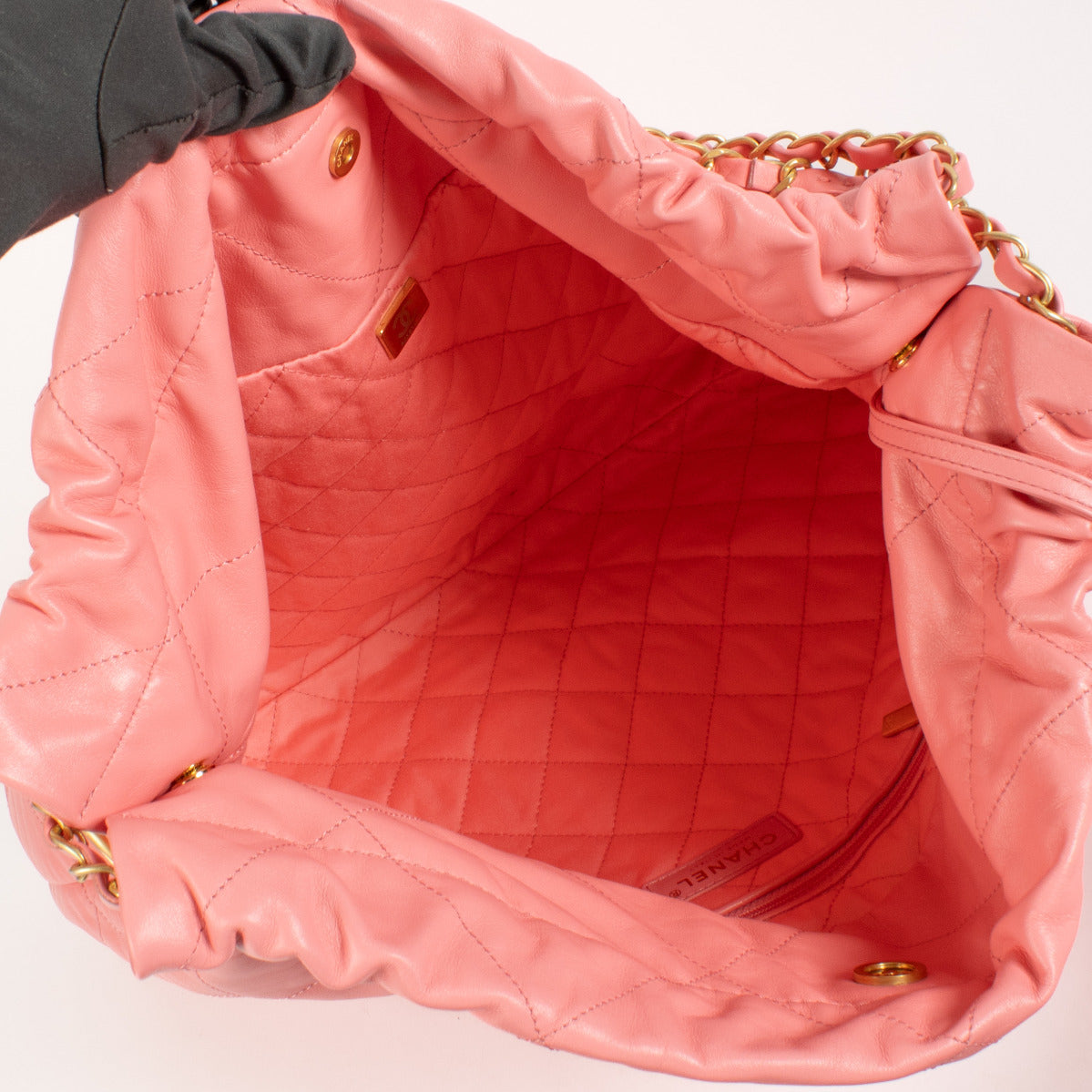 Chanel Kauwgomroze Chanel 22 Medium Tas