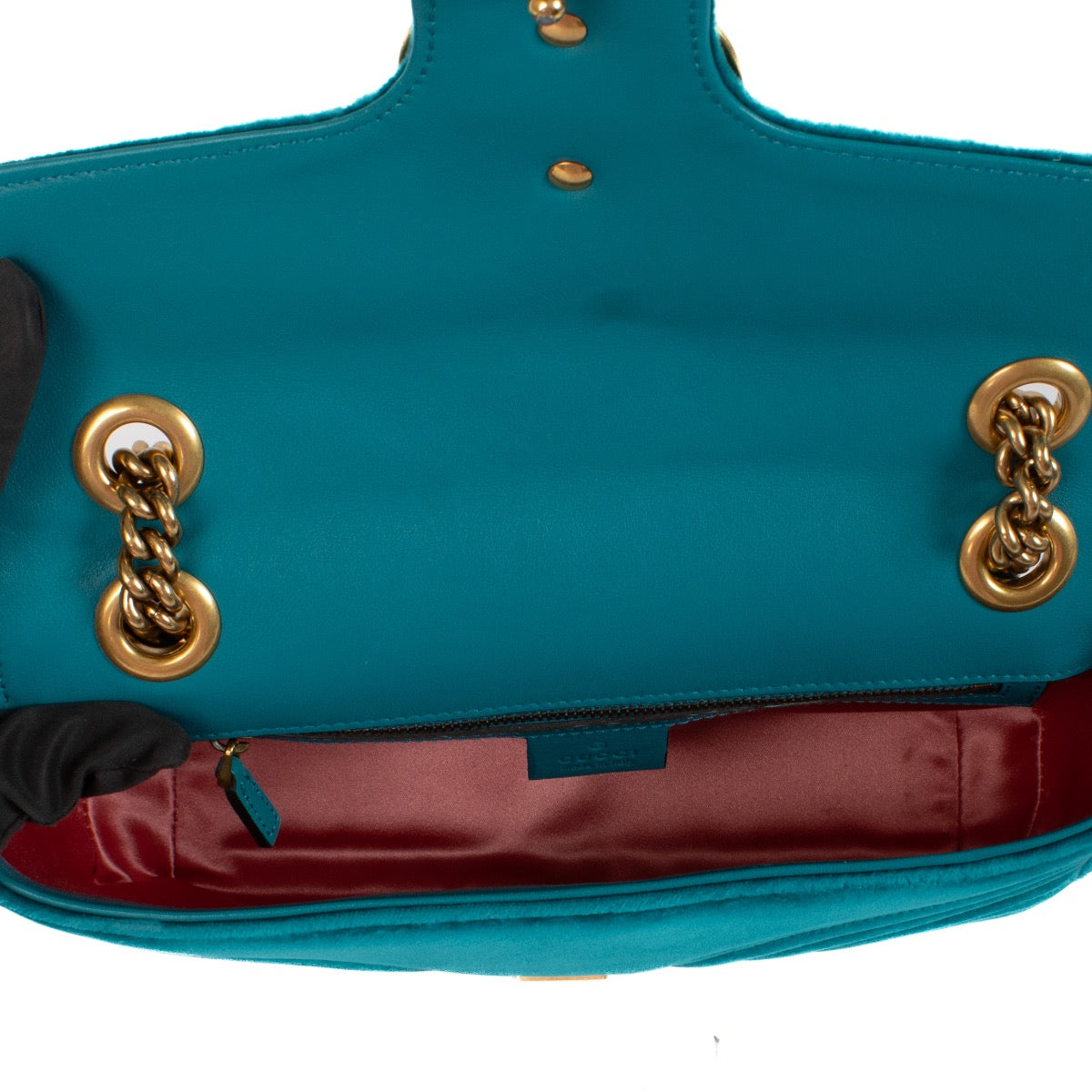 Shop safe online at Labellov in Antwerp, Brussels and Knokke this 100% authentic second hand Gucci Turquoise Velvet GG Small Marmont Bag