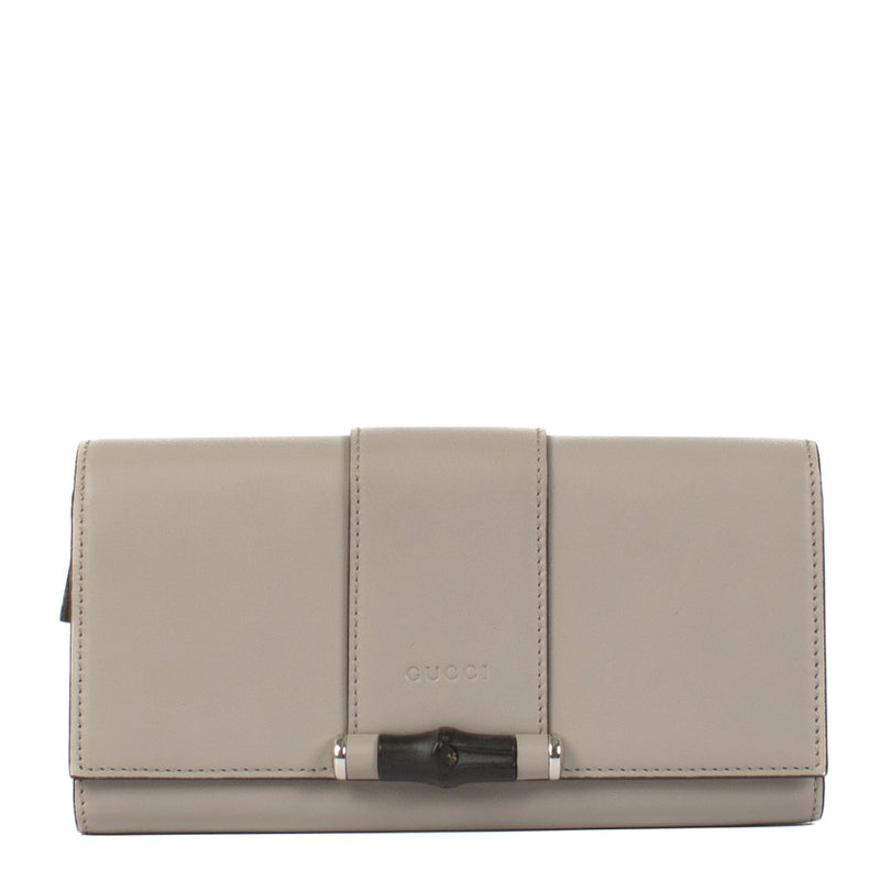 Shop safe online at Labellov in Antwerp, Brussels and Knokke this 100% authentic second hand Gucci Gray Leather Bamboo Wallet