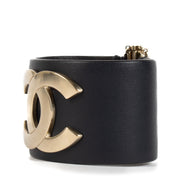 Shop safe online at Labellov in Antwerp, Brussels and Knokke this 100% authentic second hand Chanel Blue Leather Cuff Bracelet