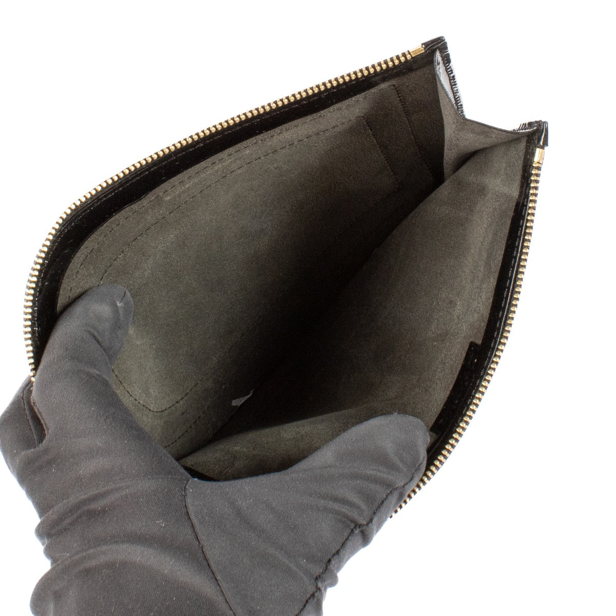 Shop safe online at Labellov in Antwerp and Knokke this 100% authentic second hand Delvaux Black Patent D Pouch